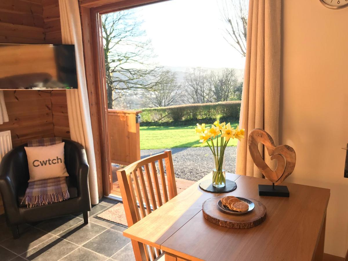 Swansea Log Cabin Pontardawe Екстериор снимка