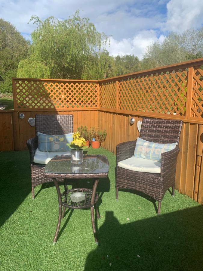 Swansea Log Cabin Pontardawe Екстериор снимка