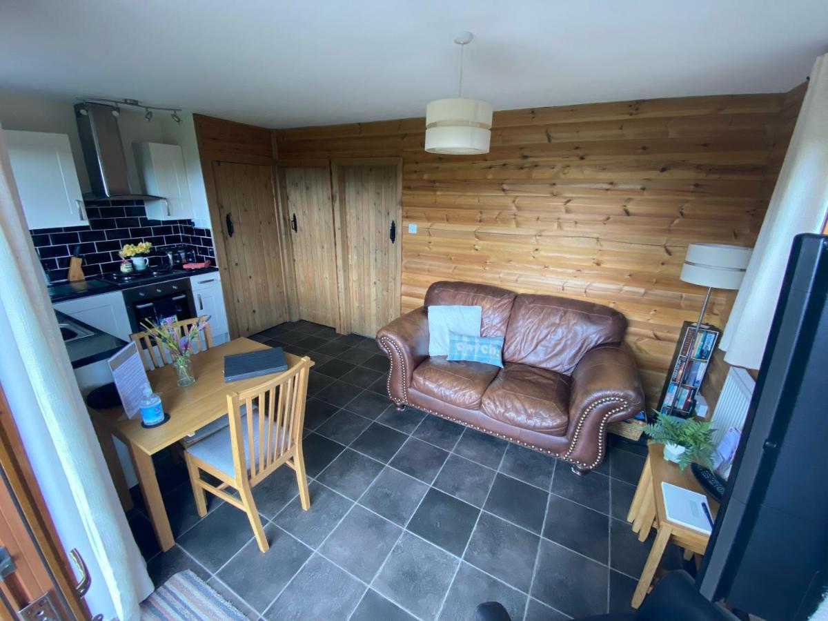 Swansea Log Cabin Pontardawe Екстериор снимка