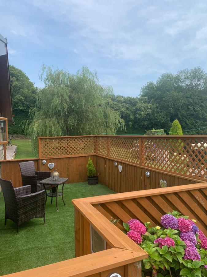 Swansea Log Cabin Pontardawe Екстериор снимка