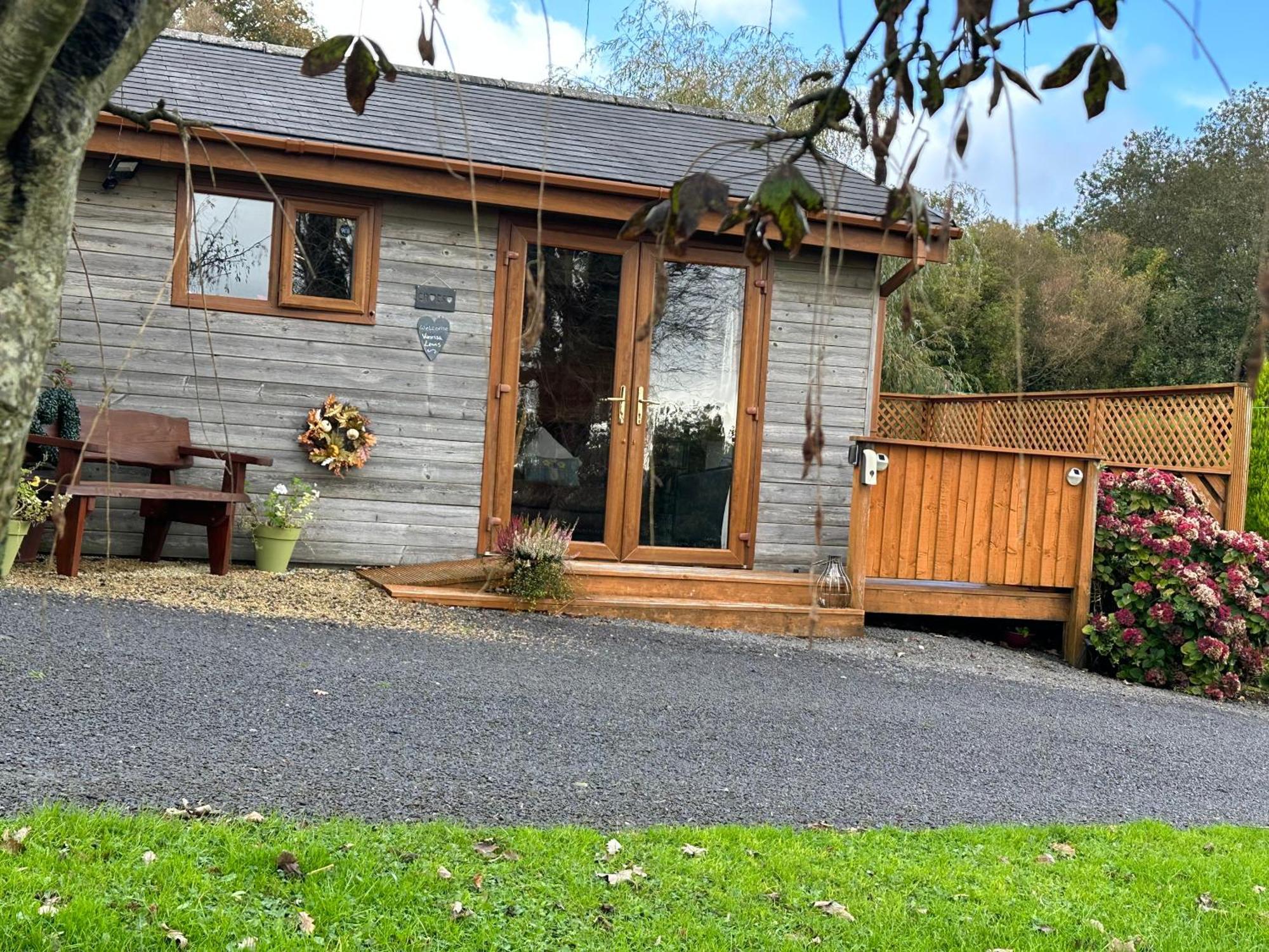Swansea Log Cabin Pontardawe Екстериор снимка