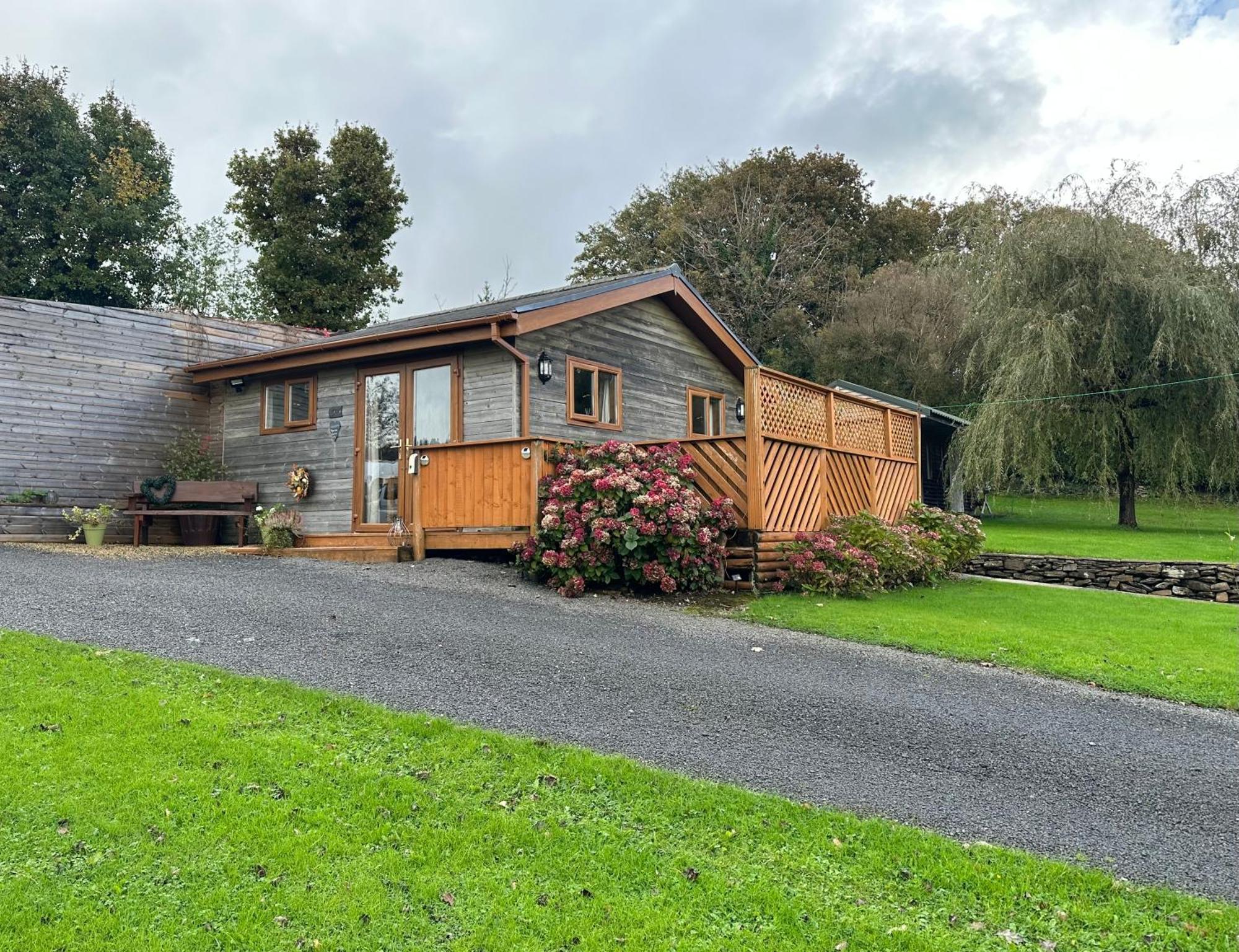 Swansea Log Cabin Pontardawe Екстериор снимка